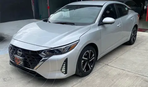 Nissan Sentra Advance usado (2024) color plateado precio $350,000