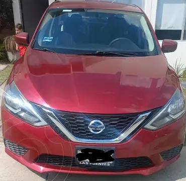 Nissan Sentra Sense Aut usado (2017) color Rojo Burdeos precio $200,000