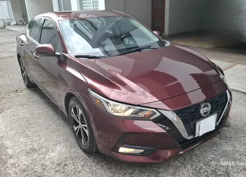 Nissan Sentra Advance usado (2022) color Rojo Merlot precio $325,000