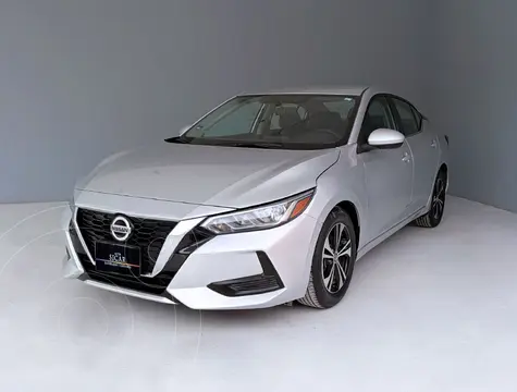 Nissan Sentra Sense Aut usado (2023) color plateado precio $299,000
