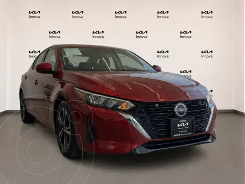 foto Nissan Sentra Advance CVT usado (2024) color Rojo Burdeos precio $405,000