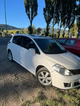 Nissan Tiida Hatchback Tekna usado (2014) color Blanco precio $14.200.000