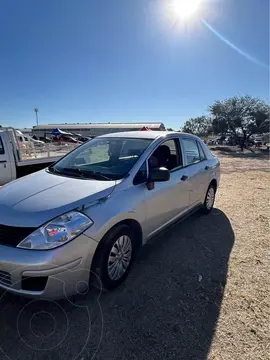 Nissan Tiida Sedan Comfort Ac usado (2011) color Plata precio $100,000