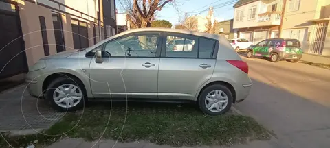 Nissan Tiida Visia usado (2009) color Beige precio $8.000.000