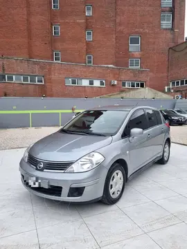 Nissan Tiida Visia usado (2010) color Gris precio u$s7.200