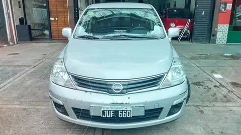 Nissan Tiida Visia usado (2011) color Gris precio $9.900.000