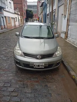 Nissan Tiida Visia usado (2011) color Gris precio $7.800.000