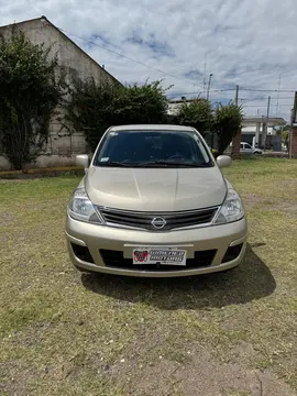 Nissan Tiida Visia usado (2011) color Beige precio $10.500.000