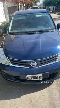 Nissan Tiida Visia usado (2010) color Azul Royal precio $9.000.000