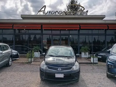 Nissan Tiida Visia usado (2011) color Negro precio $10.000.000