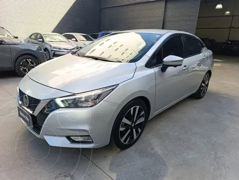 Nissan Versa Exclusive Aut usado (2023) color Plata precio $24.900.000
