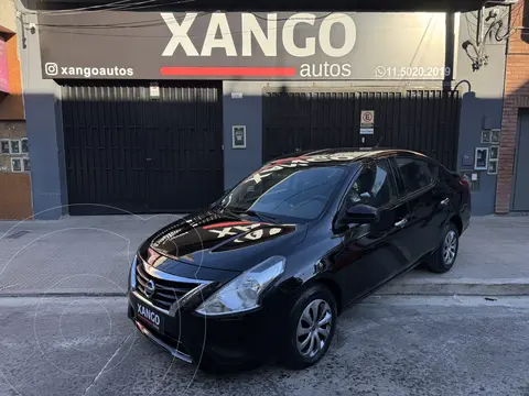 Nissan Versa Sense usado (2017) color Negro financiado en cuotas(anticipo $3.000.000)