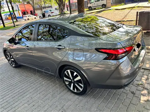 Nissan Versa Exclusive Aut usado (2021) color Gris precio $23.000.000