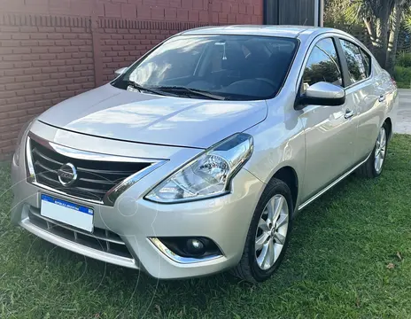 Nissan Versa Advance Aut usado (2017) color Plata precio $14.900.000
