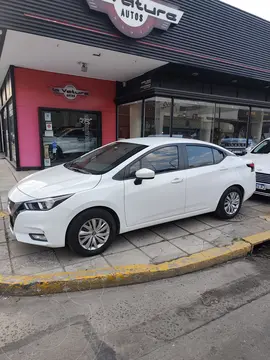 Nissan Versa Sense usado (2021) color Blanco Perla precio $23.000.000