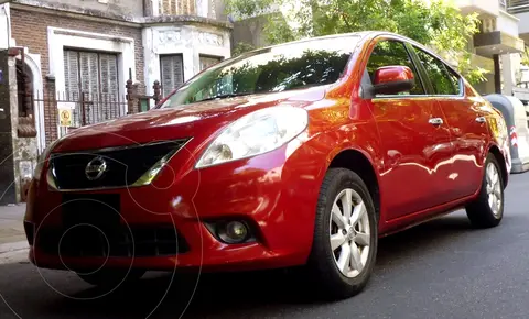 Nissan Versa Acenta usado (2014) color Rojo precio $2.890.000