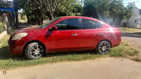 Nissan Versa Visia usado (2014) color Rojo precio $2.000.000