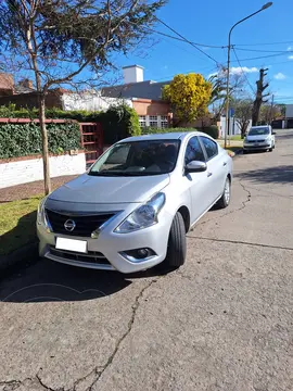 Nissan Versa Advance Aut usado (2020) color Plata precio u$s13.900