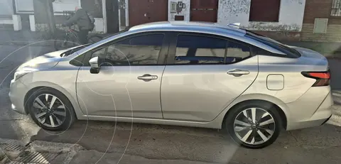 Nissan Versa Exclusive Aut usado (2021) color Gris Plata  precio $25.000.000