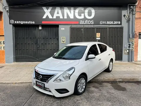 Nissan Versa Sense usado (2017) color Blanco precio $14.000.000