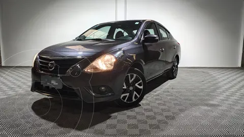 Nissan Versa Exclusive Aut usado (2018) color Gris Oscuro precio $17.542.000