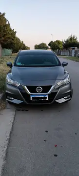 Nissan Versa Sense usado (2021) color Gris Oscuro precio u$s15.500
