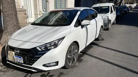 Nissan Versa Exclusive Aut usado (2025) color Blanco Perla precio $30.000.000