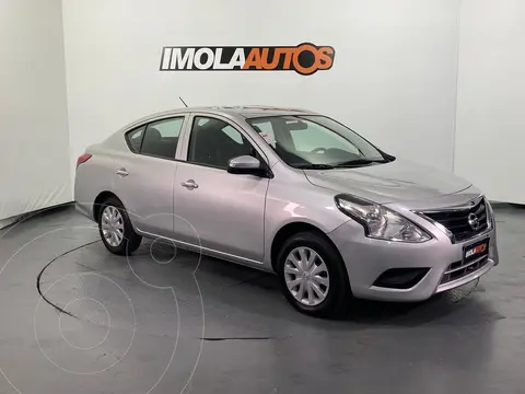 Nissan Versa Sense usado (2019) color Plata precio $3.900.000