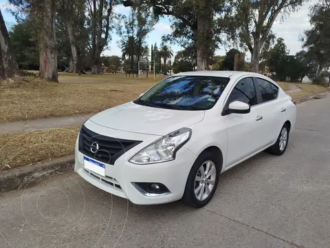 Nissan Versa Advance Aut usado (2017) color Blanco precio $15.000.000