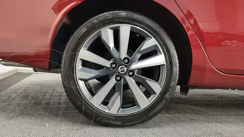 Nissan Versa Exclusive Aut usado (2020) color Rojo Nacarado precio $5.500.000
