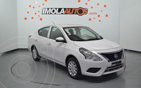 foto Nissan Versa Sense usado (2019) color Blanco precio $1.680.000