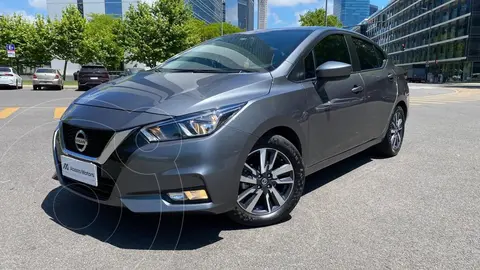 Nissan Versa Advance Aut usado (2023) color Gris precio $28.500.000