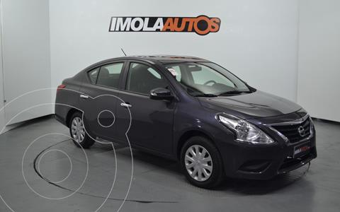 foto Nissan Versa Sense Aut usado (2019) color Gris precio $1.780.000