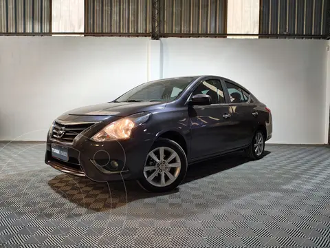 Nissan Versa Advance usado (2018) color Gris Oscuro precio $15.560.000