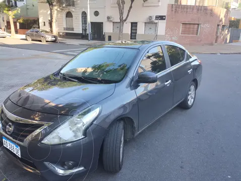 Nissan Versa Advance Aut usado (2018) color Gris Oscuro precio u$s10.000