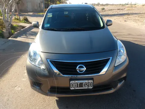 Nissan Versa Sense usado (2017) color Beige precio $13.000.000