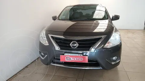 Nissan Versa Exclusive Aut usado (2015) color Gris Oscuro precio $11.700.000