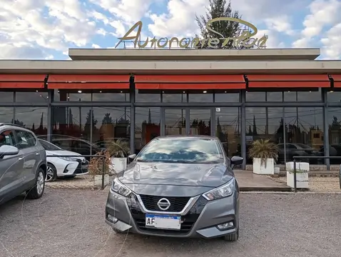 Nissan Versa Sense usado (2023) color Gris precio $25.000.000