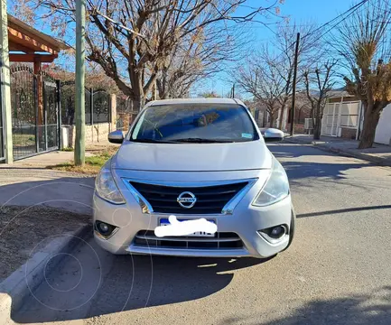 Nissan Versa Advance usado (2017) color Plata precio $13.000.000