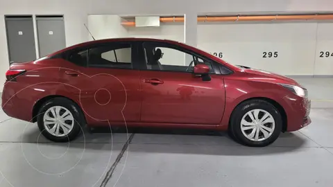 Nissan Versa Sense usado (2021) color Rojo precio $8.900.000