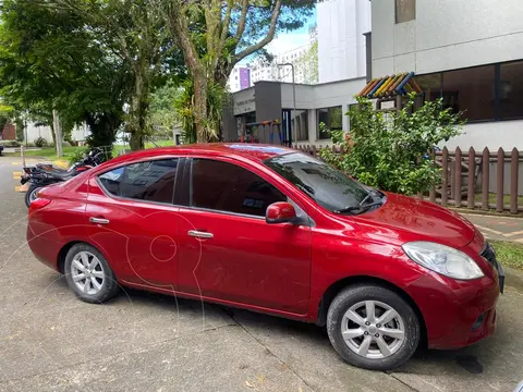 Nissan Versa Advance usado (2014) color Rojo precio $33.000.000