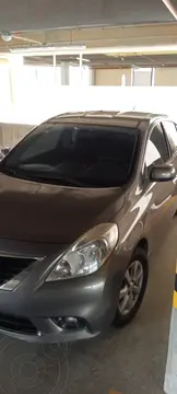 Nissan Versa Advance usado (2014) color Gris precio $30.000.000