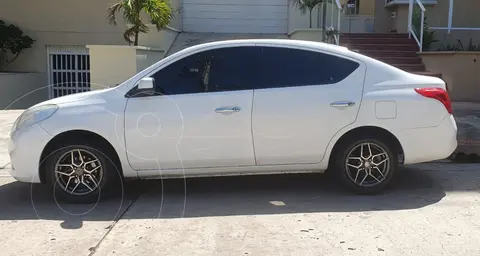 Nissan Versa Advance Aut usado (2013) color Blanco precio $35.000.000