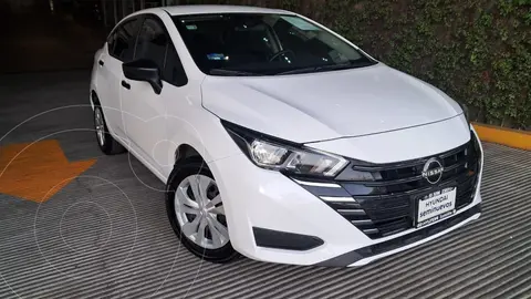 Nissan Versa Sense usado (2023) color Blanco financiado en mensualidades(enganche $106,590 mensualidades desde $4,485)