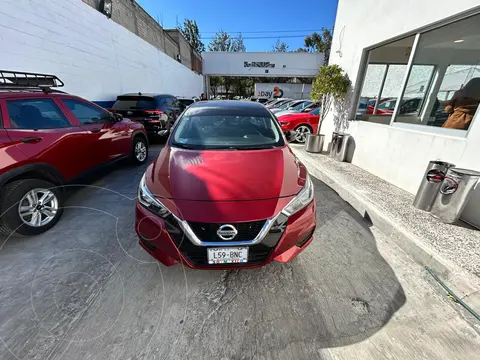 Nissan Versa Sense usado (2022) color Rojo Metalizado precio $268,000