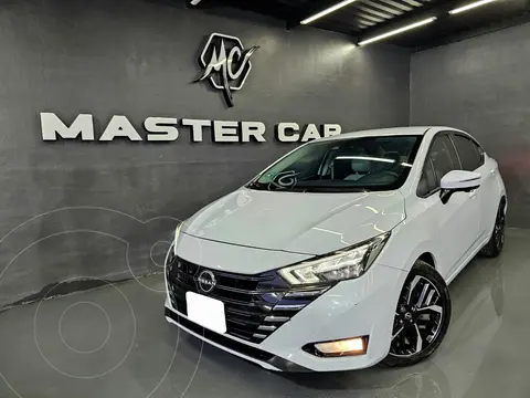 Nissan Versa Exclusive Aut usado (2023) color Gris precio $325,000