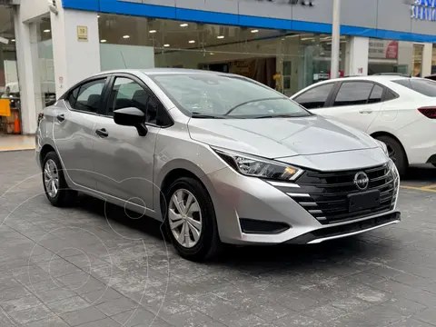 Nissan Versa Sense Aut usado (2024) color plateado precio $280,000