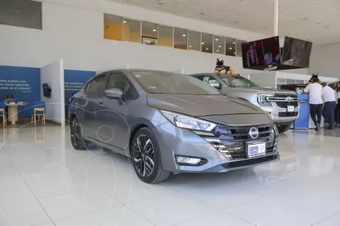 Nissan Versa Exclusive CVT usado (2025) color Gris Oxford precio $360,000