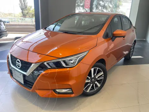 Nissan Versa Advance usado (2022) color Naranja financiado en mensualidades(enganche $89,925 mensualidades desde $6,877)