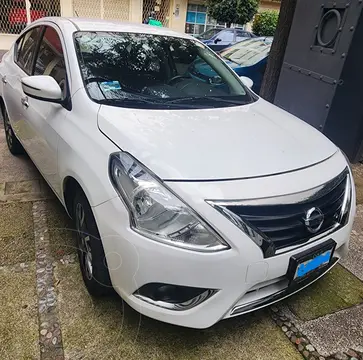 Nissan Versa Exclusive NAVI Aut usado (2017) color Blanco precio $175,000